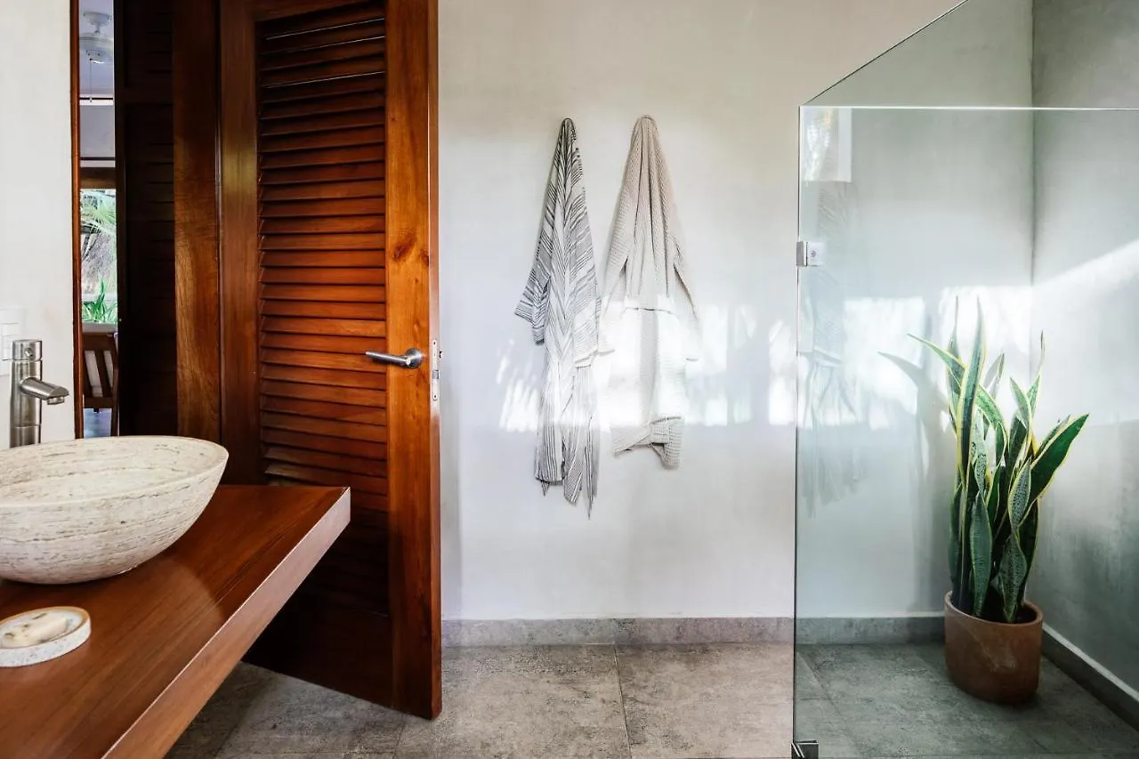 Olas Tulum 0*,