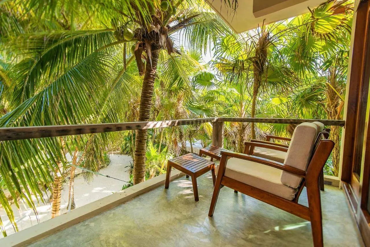 Olas Tulum 0*,